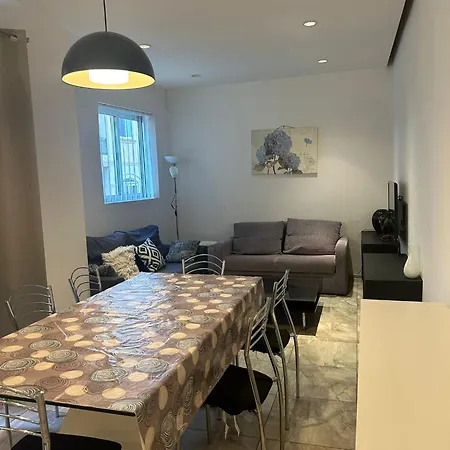 Spacious 3-bedroom In - Near Beach & Bus Διαμέρισμα Σλιέμα